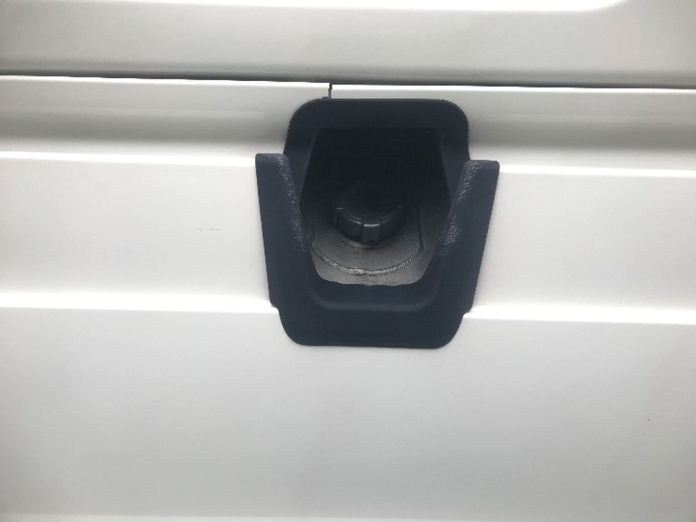 Sleeper Tractor-Heavy Duty Tractors-Freightliner-2019-T12664ST-Akron-OH-605,129\n\t\tmiles-$ 52,500 - Image 23