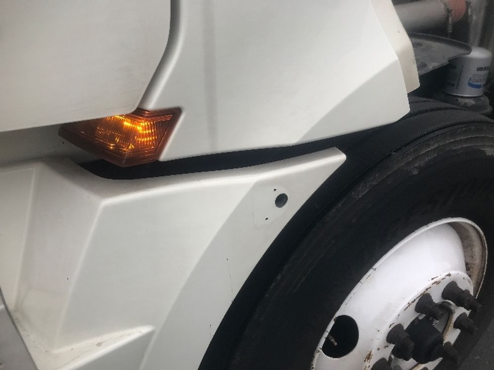 Sleeper Tractor-Heavy Duty Tractors-Freightliner-2019-T12664ST-Akron-OH-605,129\n\t\tmiles-$ 52,500 - Image 26