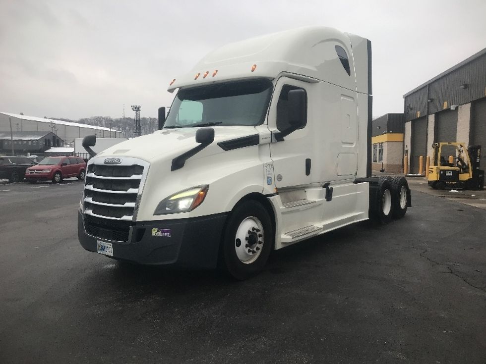 Sleeper Tractor-Heavy Duty Tractors-Freightliner-2019-T12664ST-Akron-OH-605,129\n\t\tmiles-$ 52,500 - Image 3
