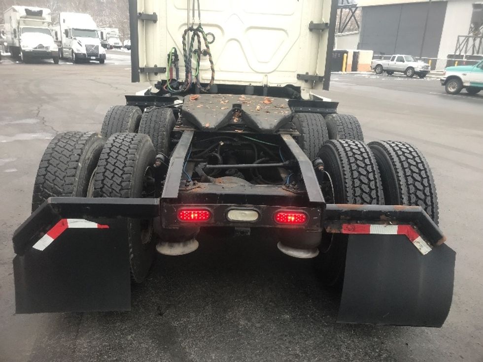 Sleeper Tractor-Heavy Duty Tractors-Freightliner-2019-T12664ST-Akron-OH-605,129\n\t\tmiles-$ 52,500 - Image 6
