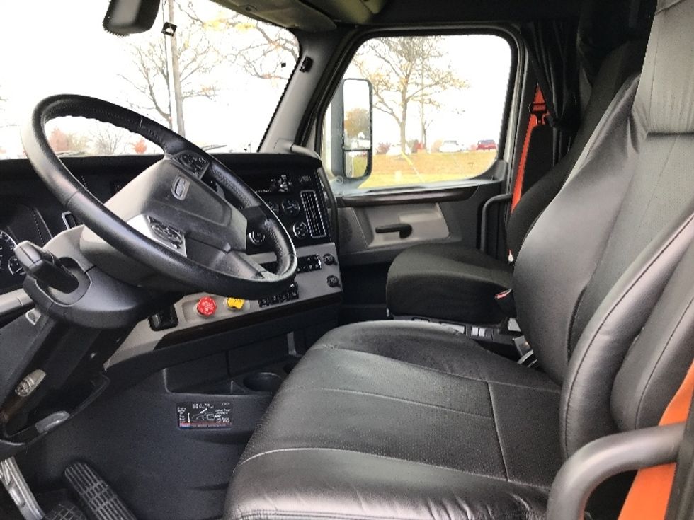 Sleeper Tractor-Heavy Duty Tractors-Freightliner-2019-T12664ST-Allentown-PA-432,141\n\t\tmiles-$ 76,500 - Image 10