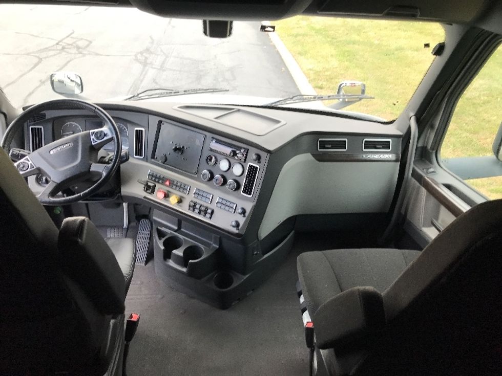 Sleeper Tractor-Heavy Duty Tractors-Freightliner-2019-T12664ST-Allentown-PA-432,141\n\t\tmiles-$ 76,500 - Image 12