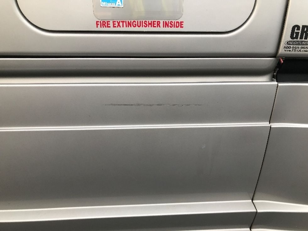 Sleeper Tractor-Heavy Duty Tractors-Freightliner-2019-T12664ST-Allentown-PA-432,141\n\t\tmiles-$ 76,500 - Image 23