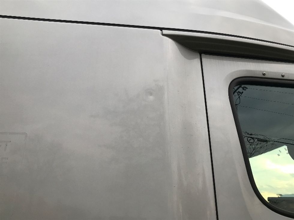 Sleeper Tractor-Heavy Duty Tractors-Freightliner-2019-T12664ST-Allentown-PA-432,141\n\t\tmiles-$ 76,500 - Image 24