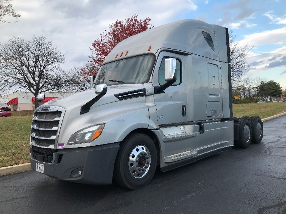 Sleeper Tractor-Heavy Duty Tractors-Freightliner-2019-T12664ST-Allentown-PA-432,141\n\t\tmiles-$ 76,500 - Image 3