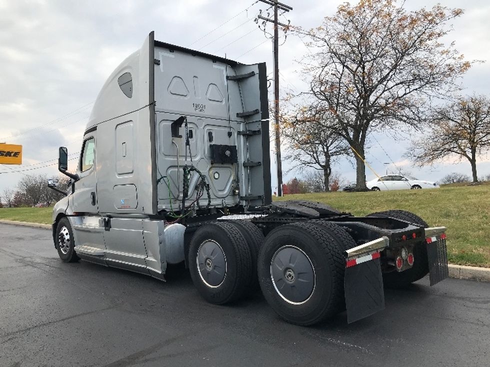 Sleeper Tractor-Heavy Duty Tractors-Freightliner-2019-T12664ST-Allentown-PA-432,141\n\t\tmiles-$ 76,500 - Image 5