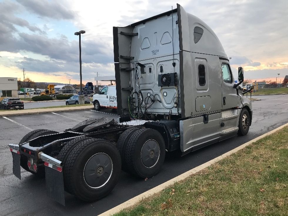 Sleeper Tractor-Heavy Duty Tractors-Freightliner-2019-T12664ST-Allentown-PA-432,141\n\t\tmiles-$ 76,500 - Image 7