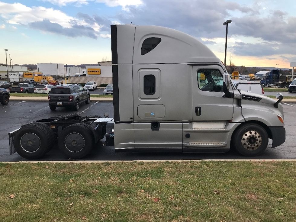 Sleeper Tractor-Heavy Duty Tractors-Freightliner-2019-T12664ST-Allentown-PA-432,141\n\t\tmiles-$ 76,500 - Image 8