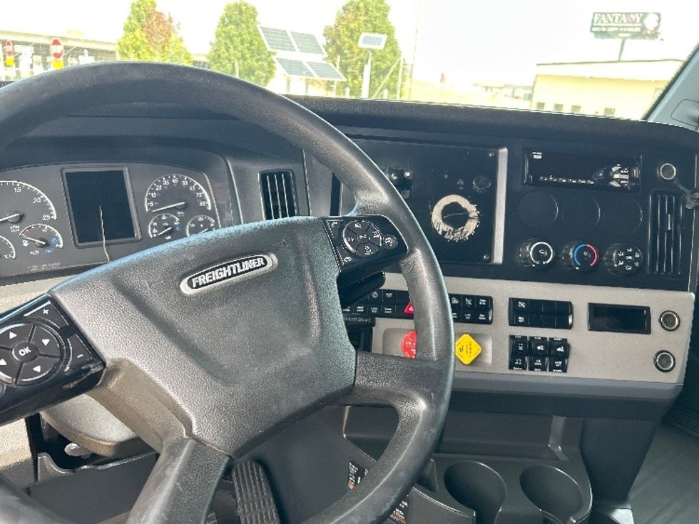 Sleeper Tractor-Heavy Duty Tractors-Freightliner-2019-T12664ST-Amarillo-TX-707,955\n\t\tmiles-$ 44,250 - Image 10