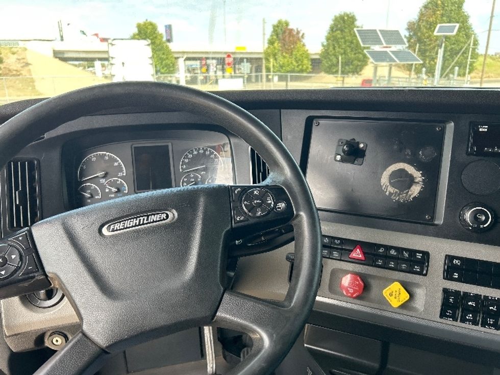 Sleeper Tractor-Heavy Duty Tractors-Freightliner-2019-T12664ST-Amarillo-TX-707,955\n\t\tmiles-$ 44,250 - Image 11
