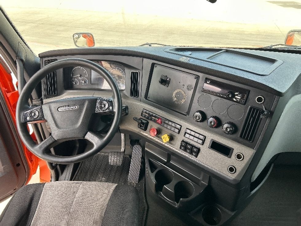 Sleeper Tractor-Heavy Duty Tractors-Freightliner-2019-T12664ST-Amarillo-TX-707,955\n\t\tmiles-$ 44,250 - Image 12