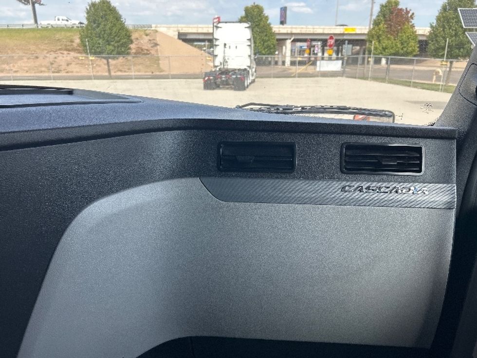 Sleeper Tractor-Heavy Duty Tractors-Freightliner-2019-T12664ST-Amarillo-TX-707,955\n\t\tmiles-$ 44,250 - Image 14