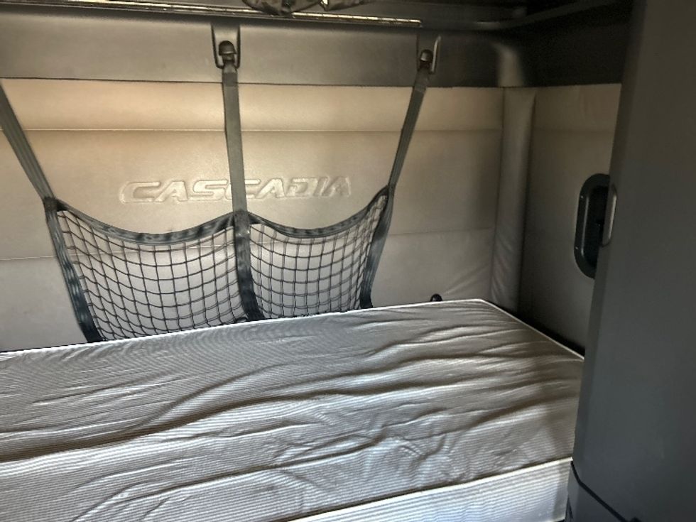 Sleeper Tractor-Heavy Duty Tractors-Freightliner-2019-T12664ST-Amarillo-TX-707,955\n\t\tmiles-$ 44,250 - Image 16