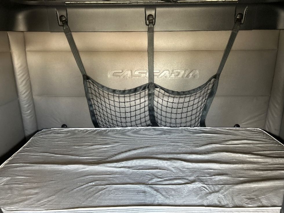 Sleeper Tractor-Heavy Duty Tractors-Freightliner-2019-T12664ST-Amarillo-TX-707,955\n\t\tmiles-$ 44,250 - Image 17