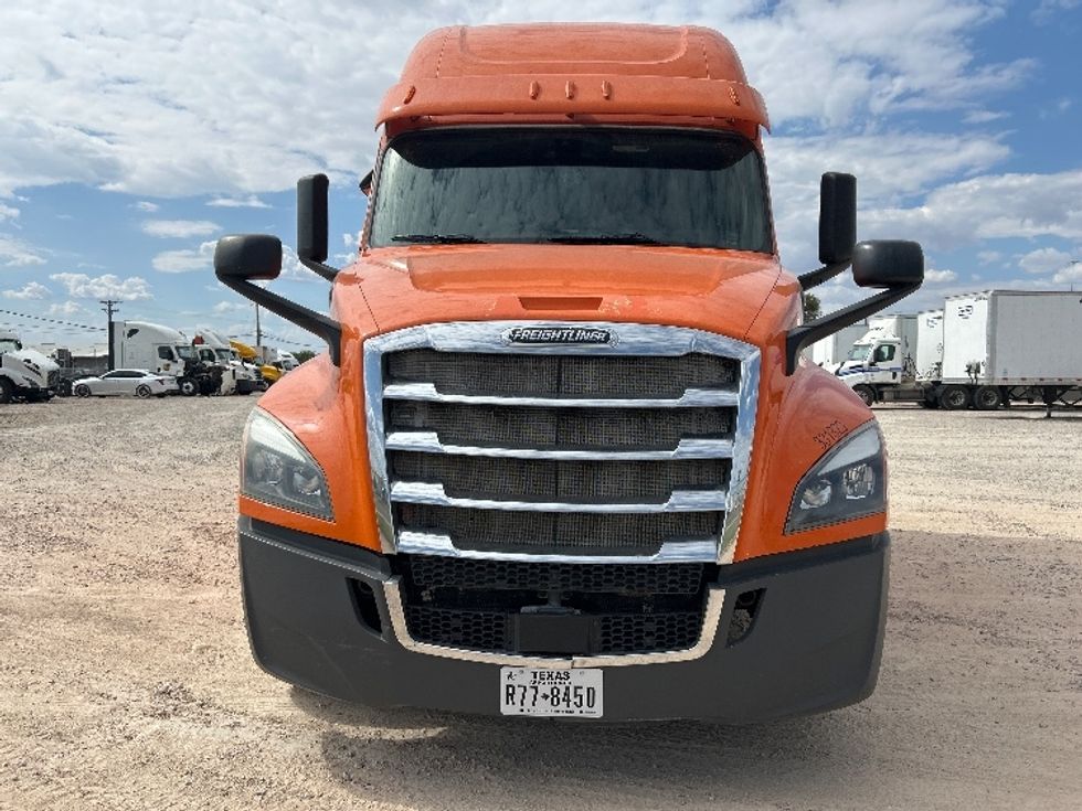Sleeper Tractor-Heavy Duty Tractors-Freightliner-2019-T12664ST-Amarillo-TX-707,955\n\t\tmiles-$ 44,250 - Image 2
