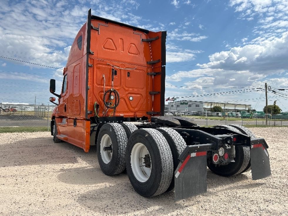 Sleeper Tractor-Heavy Duty Tractors-Freightliner-2019-T12664ST-Amarillo-TX-707,955\n\t\tmiles-$ 44,250 - Image 5