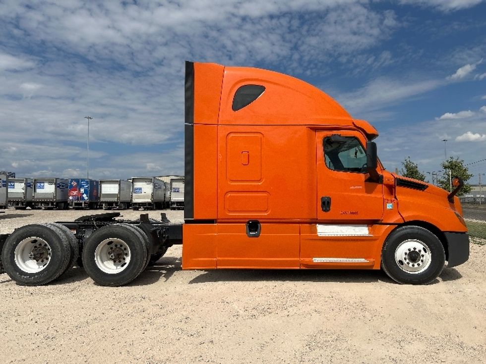 Sleeper Tractor-Heavy Duty Tractors-Freightliner-2019-T12664ST-Amarillo-TX-707,955\n\t\tmiles-$ 44,250 - Image 8
