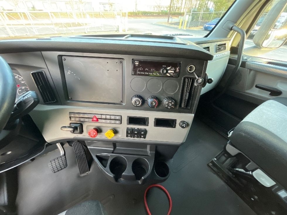 Sleeper Tractor-Heavy Duty Tractors-Freightliner-2019-T12664ST-Atlanta-GA-633,302\n\t\tmiles-$ 44,000 - Image 12