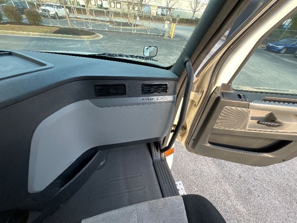 Sleeper Tractor-Heavy Duty Tractors-Freightliner-2019-T12664ST-Atlanta-GA-633,302\n\t\tmiles-$ 44,000 - Image 14