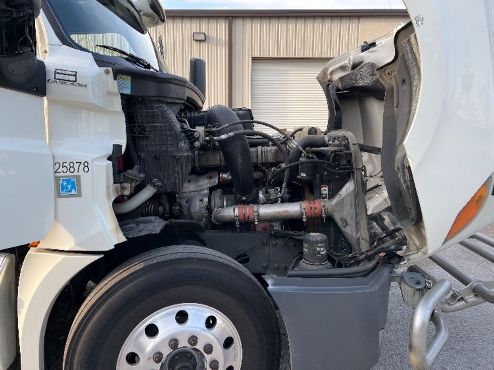 Sleeper Tractor-Heavy Duty Tractors-Freightliner-2019-T12664ST-Atlanta-GA-633,302\n\t\tmiles-$ 44,000 - Image 20