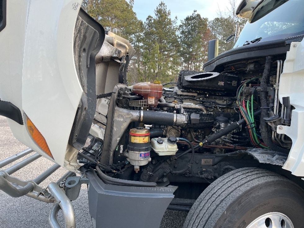 Sleeper Tractor-Heavy Duty Tractors-Freightliner-2019-T12664ST-Atlanta-GA-633,302\n\t\tmiles-$ 44,000 - Image 21