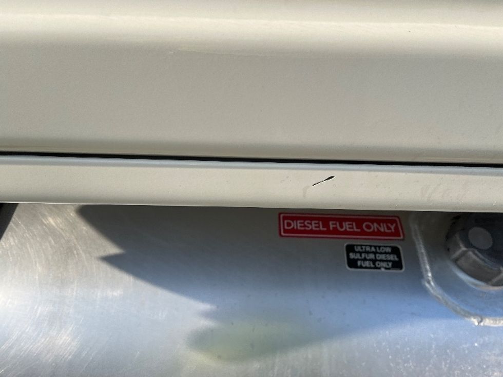 Sleeper Tractor-Heavy Duty Tractors-Freightliner-2019-T12664ST-Atlanta-GA-633,302\n\t\tmiles-$ 44,000 - Image 23