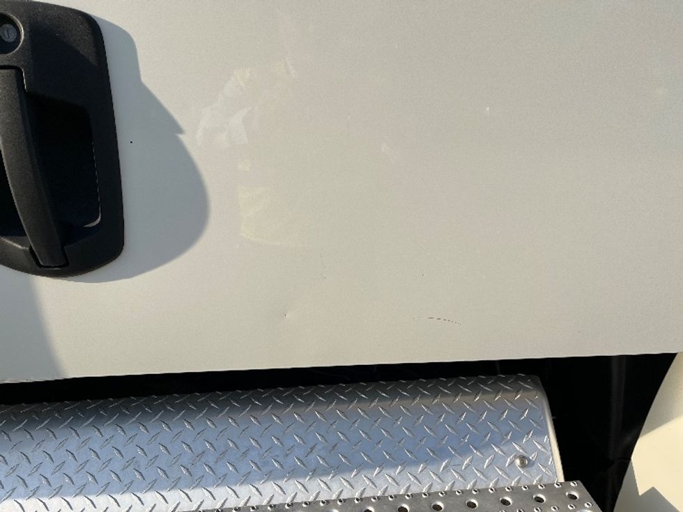 Sleeper Tractor-Heavy Duty Tractors-Freightliner-2019-T12664ST-Atlanta-GA-633,302\n\t\tmiles-$ 44,000 - Image 24