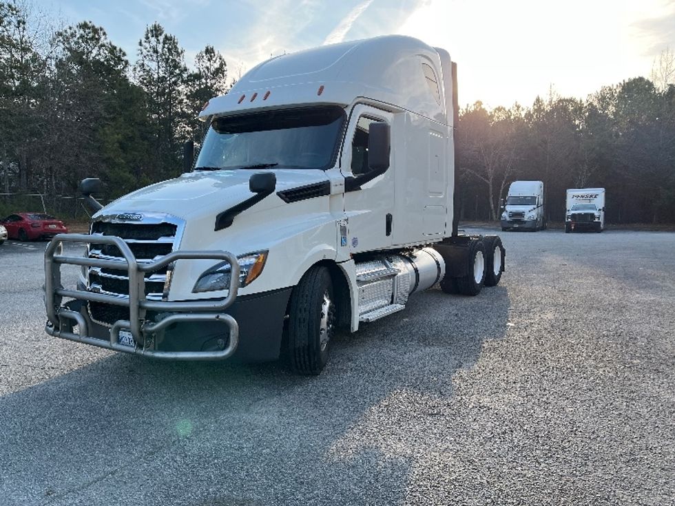 Sleeper Tractor-Heavy Duty Tractors-Freightliner-2019-T12664ST-Atlanta-GA-633,302\n\t\tmiles-$ 44,000 - Image 3