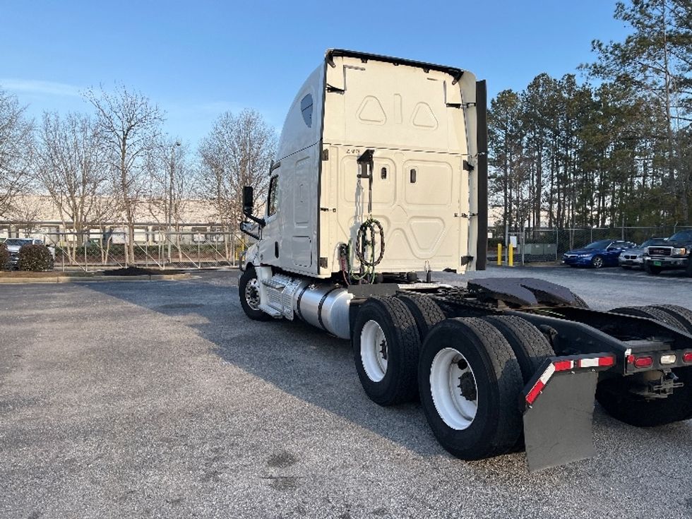 Sleeper Tractor-Heavy Duty Tractors-Freightliner-2019-T12664ST-Atlanta-GA-633,302\n\t\tmiles-$ 44,000 - Image 5