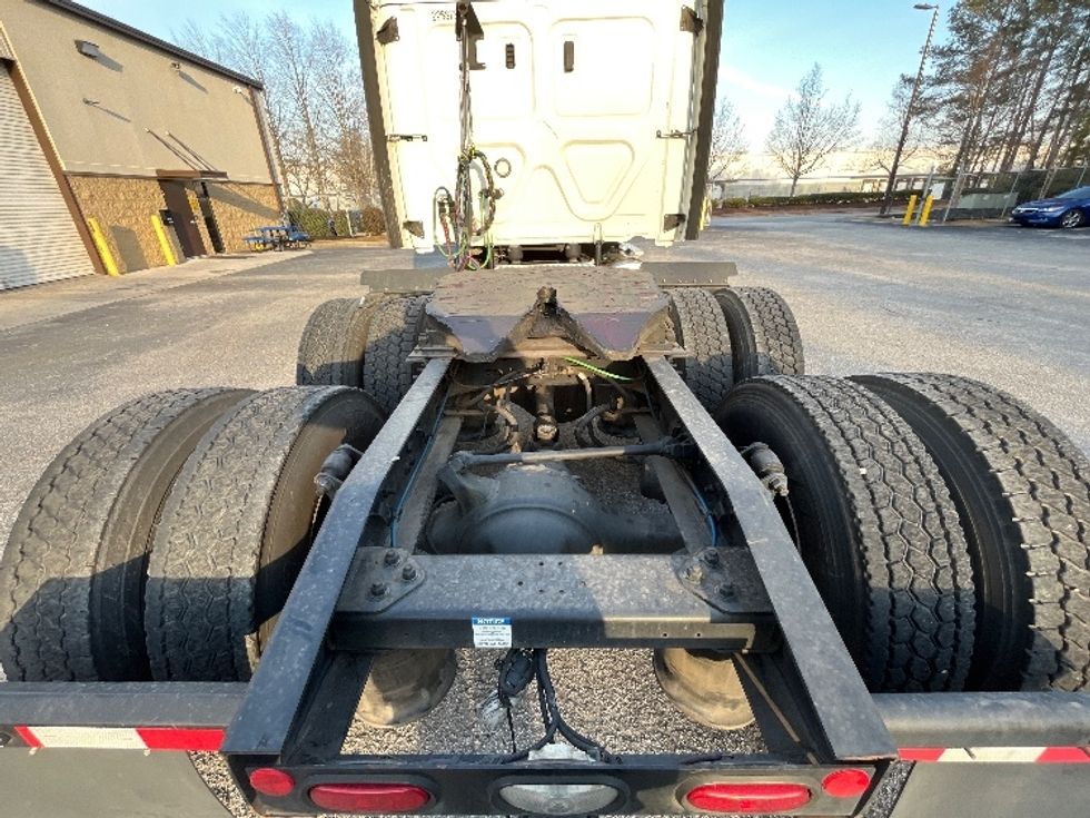 Sleeper Tractor-Heavy Duty Tractors-Freightliner-2019-T12664ST-Atlanta-GA-633,302\n\t\tmiles-$ 44,000 - Image 6