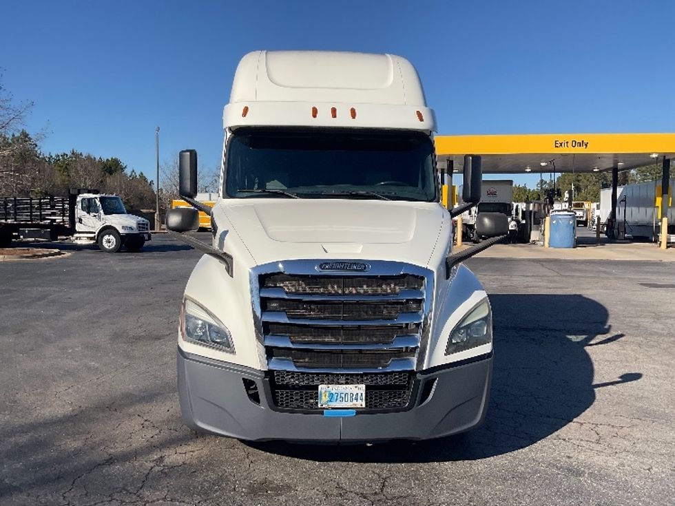Sleeper Tractor-Heavy Duty Tractors-Freightliner-2019-T12664ST-Augusta-GA-92,872\n\t\tmiles-$ 69,500 - Image 2