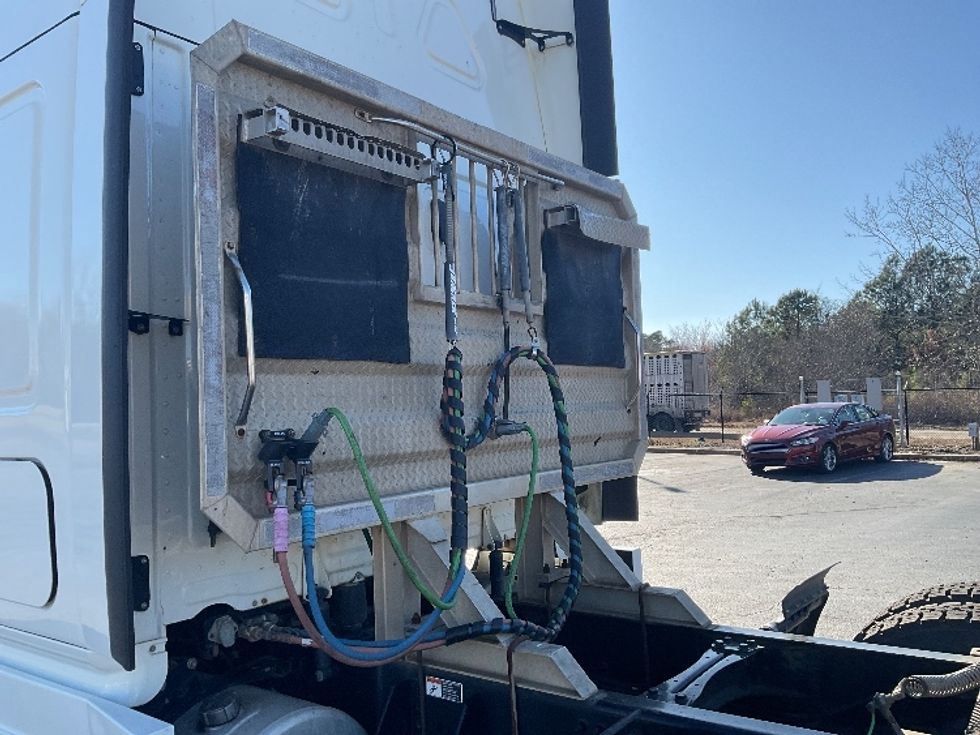 Sleeper Tractor-Heavy Duty Tractors-Freightliner-2019-T12664ST-Augusta-GA-92,872\n\t\tmiles-$ 69,500 - Image 23