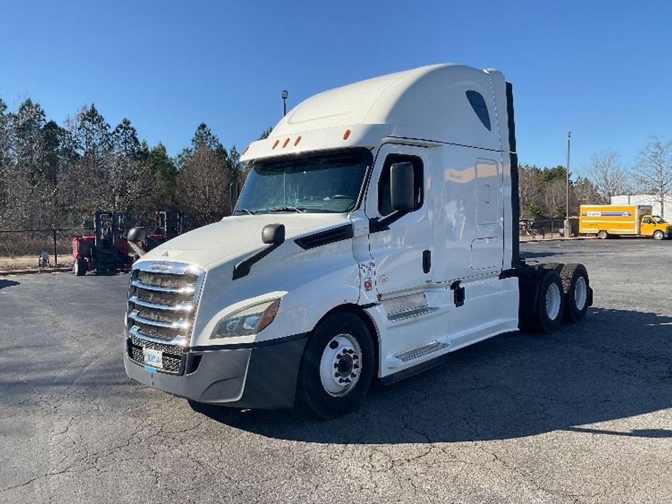 Sleeper Tractor-Heavy Duty Tractors-Freightliner-2019-T12664ST-Augusta-GA-92,872\n\t\tmiles-$ 69,500 - Image 3