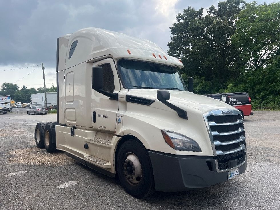 Sleeper Tractor-Heavy Duty Tractors-Freightliner-2019-T12664ST-Baltimore-MD-484,939\n\t\tmiles-$ 58,500 - Image 1