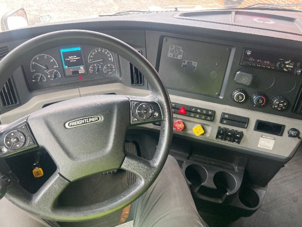 Sleeper Tractor-Heavy Duty Tractors-Freightliner-2019-T12664ST-Baltimore-MD-484,939\n\t\tmiles-$ 58,500 - Image 10