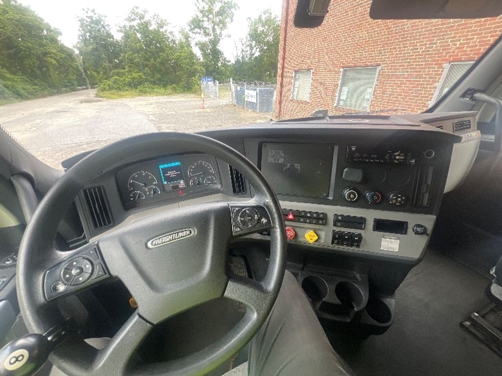 Sleeper Tractor-Heavy Duty Tractors-Freightliner-2019-T12664ST-Baltimore-MD-484,939\n\t\tmiles-$ 58,500 - Image 11