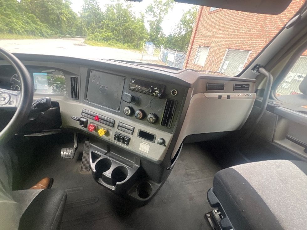 Sleeper Tractor-Heavy Duty Tractors-Freightliner-2019-T12664ST-Baltimore-MD-484,939\n\t\tmiles-$ 58,500 - Image 12