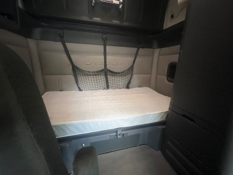 Sleeper Tractor-Heavy Duty Tractors-Freightliner-2019-T12664ST-Baltimore-MD-484,939\n\t\tmiles-$ 58,500 - Image 16