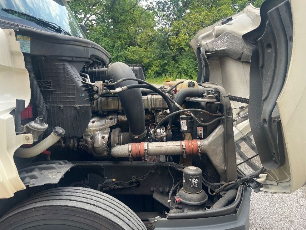 Sleeper Tractor-Heavy Duty Tractors-Freightliner-2019-T12664ST-Baltimore-MD-484,939\n\t\tmiles-$ 58,500 - Image 20