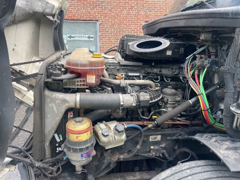 Sleeper Tractor-Heavy Duty Tractors-Freightliner-2019-T12664ST-Baltimore-MD-484,939\n\t\tmiles-$ 58,500 - Image 21