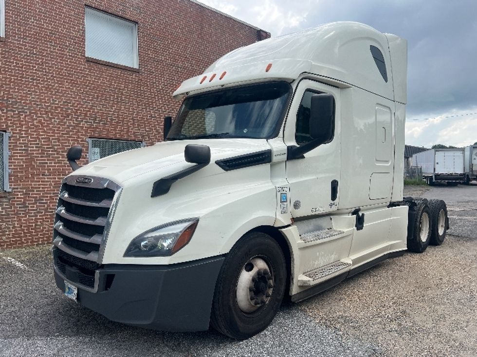 Sleeper Tractor-Heavy Duty Tractors-Freightliner-2019-T12664ST-Baltimore-MD-484,939\n\t\tmiles-$ 58,500 - Image 3