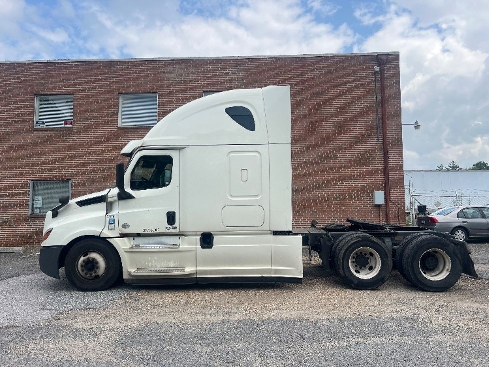 Sleeper Tractor-Heavy Duty Tractors-Freightliner-2019-T12664ST-Baltimore-MD-484,939\n\t\tmiles-$ 58,500 - Image 4