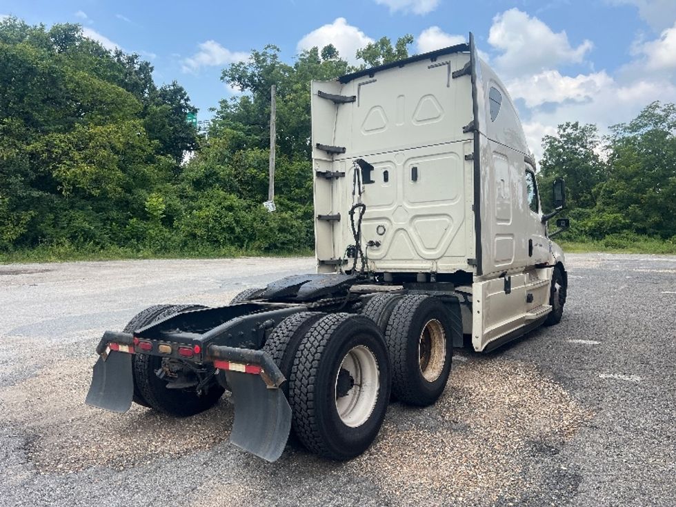 Sleeper Tractor-Heavy Duty Tractors-Freightliner-2019-T12664ST-Baltimore-MD-484,939\n\t\tmiles-$ 58,500 - Image 7