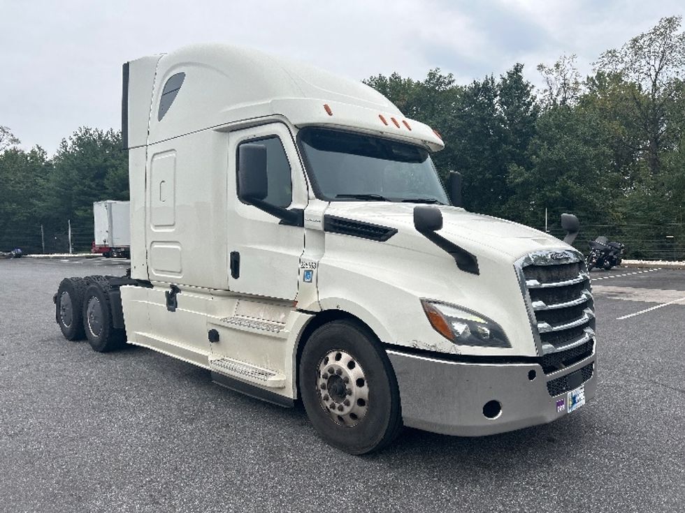 Sleeper Tractor-Heavy Duty Tractors-Freightliner-2019-T12664ST-Belcamp-MD-398,916\n\t\tmiles-$ 64,250 - Image 1