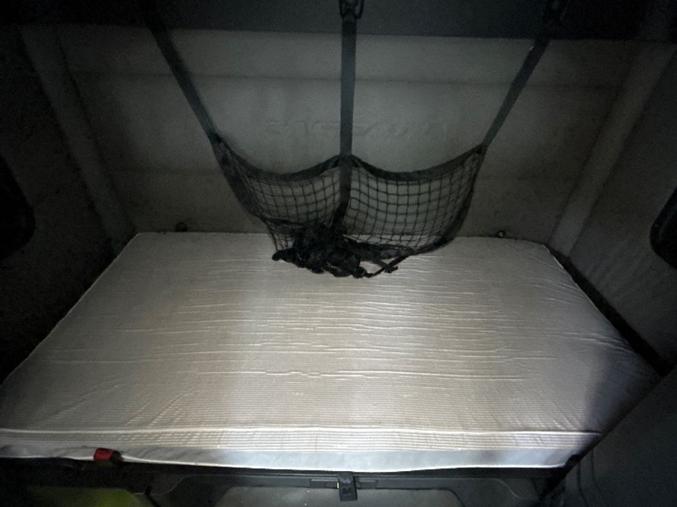 Sleeper Tractor-Heavy Duty Tractors-Freightliner-2019-T12664ST-Belcamp-MD-398,916\n\t\tmiles-$ 64,250 - Image 17