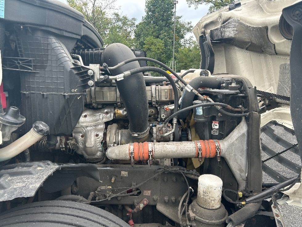 Sleeper Tractor-Heavy Duty Tractors-Freightliner-2019-T12664ST-Belcamp-MD-398,916\n\t\tmiles-$ 64,250 - Image 20