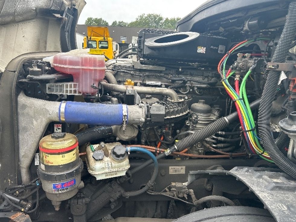 Sleeper Tractor-Heavy Duty Tractors-Freightliner-2019-T12664ST-Belcamp-MD-398,916\n\t\tmiles-$ 64,250 - Image 21