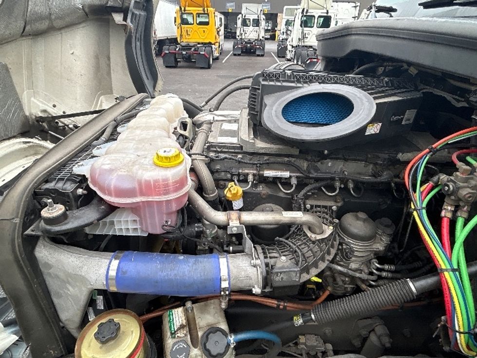 Sleeper Tractor-Heavy Duty Tractors-Freightliner-2019-T12664ST-Belcamp-MD-398,916\n\t\tmiles-$ 64,250 - Image 23