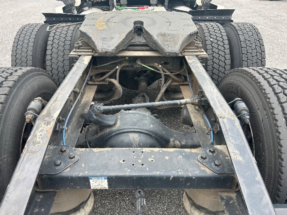 Sleeper Tractor-Heavy Duty Tractors-Freightliner-2019-T12664ST-Belcamp-MD-398,916\n\t\tmiles-$ 64,250 - Image 6