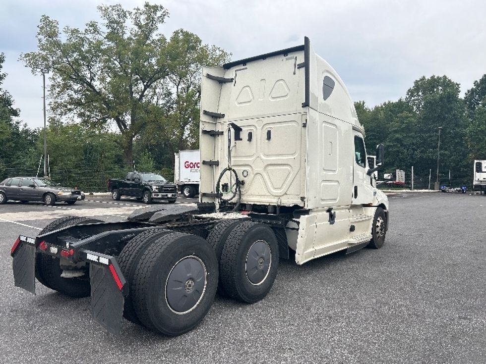 Sleeper Tractor-Heavy Duty Tractors-Freightliner-2019-T12664ST-Belcamp-MD-398,916\n\t\tmiles-$ 64,250 - Image 7